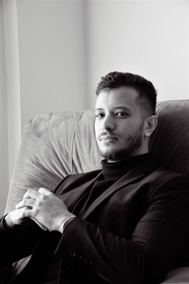 Retrato em preto e branco de Otávio Sanchez